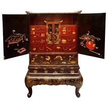 Japanese Lacquer Meiji period cabinet on stand, circa 1890.