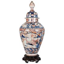 Large Japanese Arita Imari lidded vase, 18th Century.
