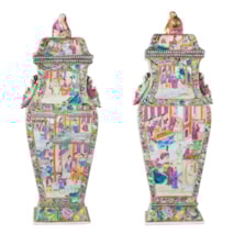 Fine and Rare Pair of Large Rose Medallion Lidded Vases, 19th Century