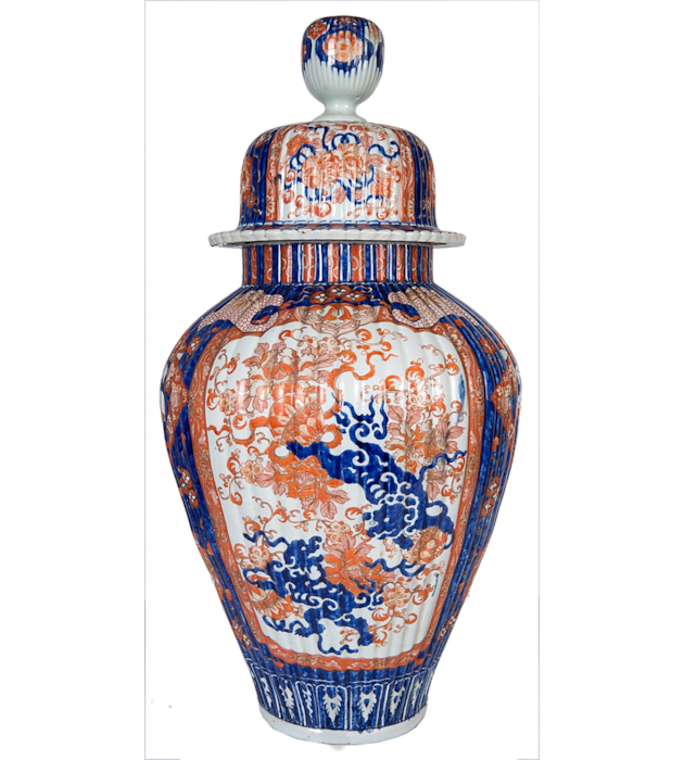 A large 19th Century Japanese Imari lidded vase.